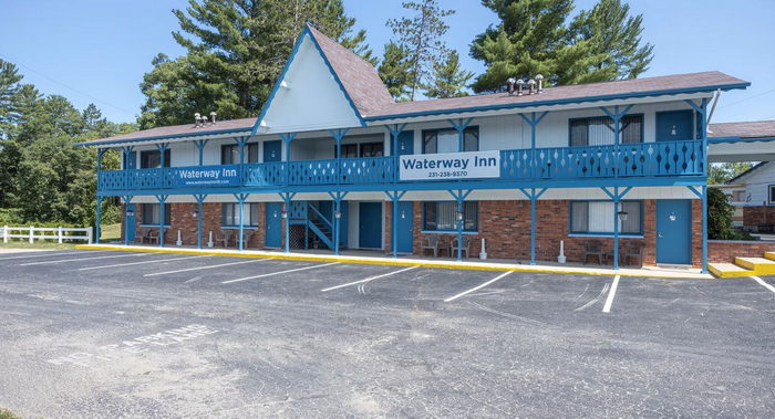 Coach House Motel (Waterway Inn)